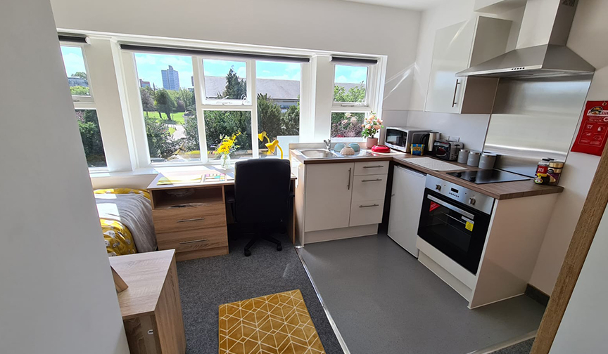 Student studio in Leicester with huge windows and a spacious living area Student studio in Salisbury Road, Leicester
