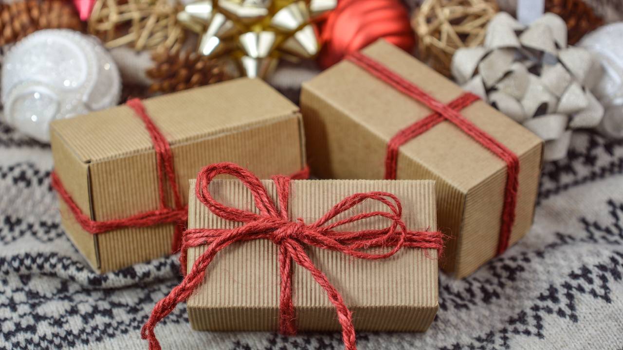 Leicester Students making friends at their accommodation