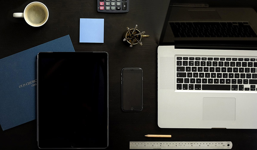 Tidy desk in Leicester student studio