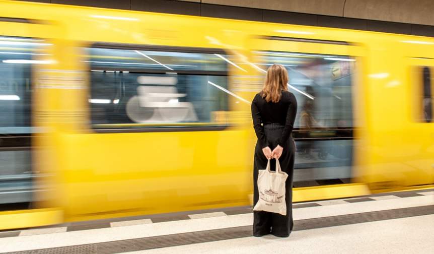 Leicester students getting train to university