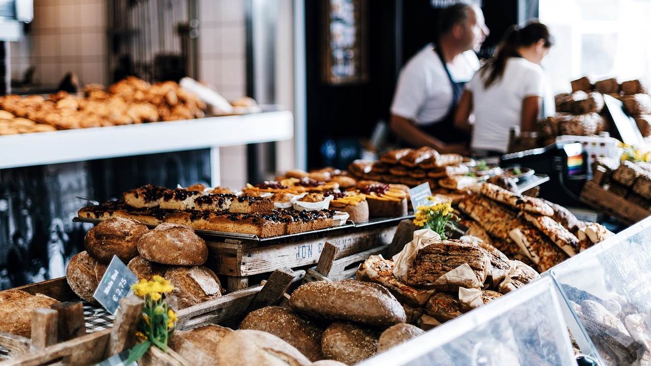 Loughborough students in local market