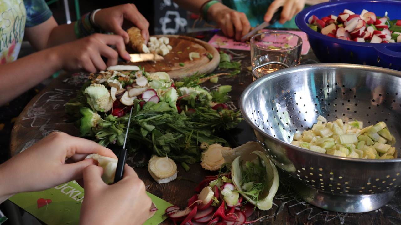 Leicester students preparing food in shared kitchen