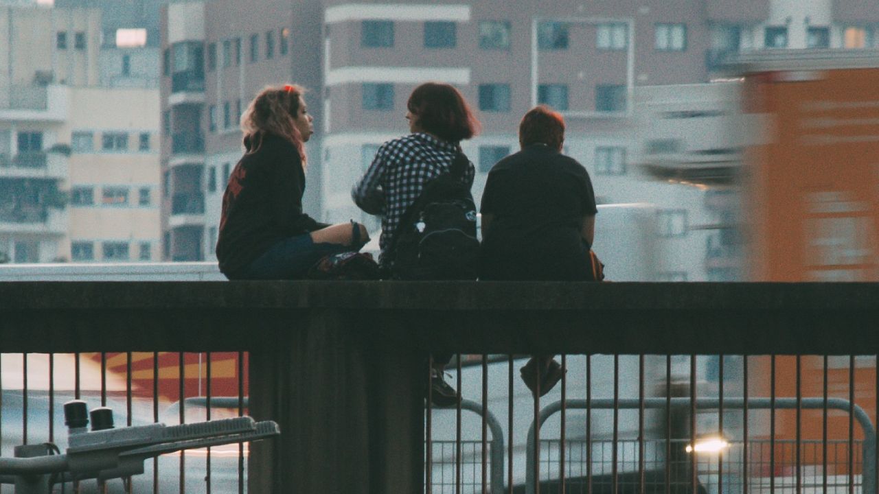 Students at Leicester Student Accommodation at Leicester University making friends through freshers week