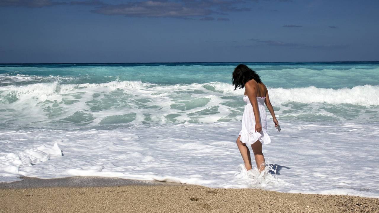 Nottingham students planning a summer holiday on the beach