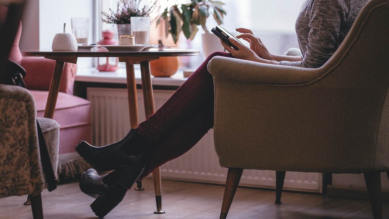 Staying connected in the digital age at Leicester student accommodation