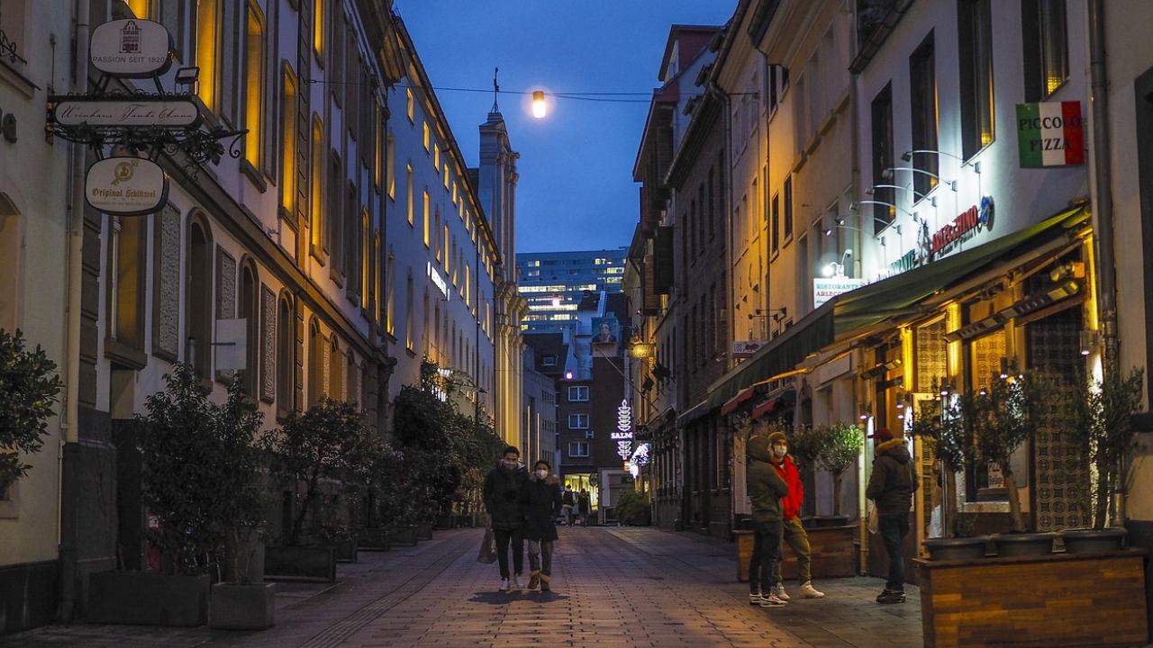 Nottingham students out in the evening for some late night food