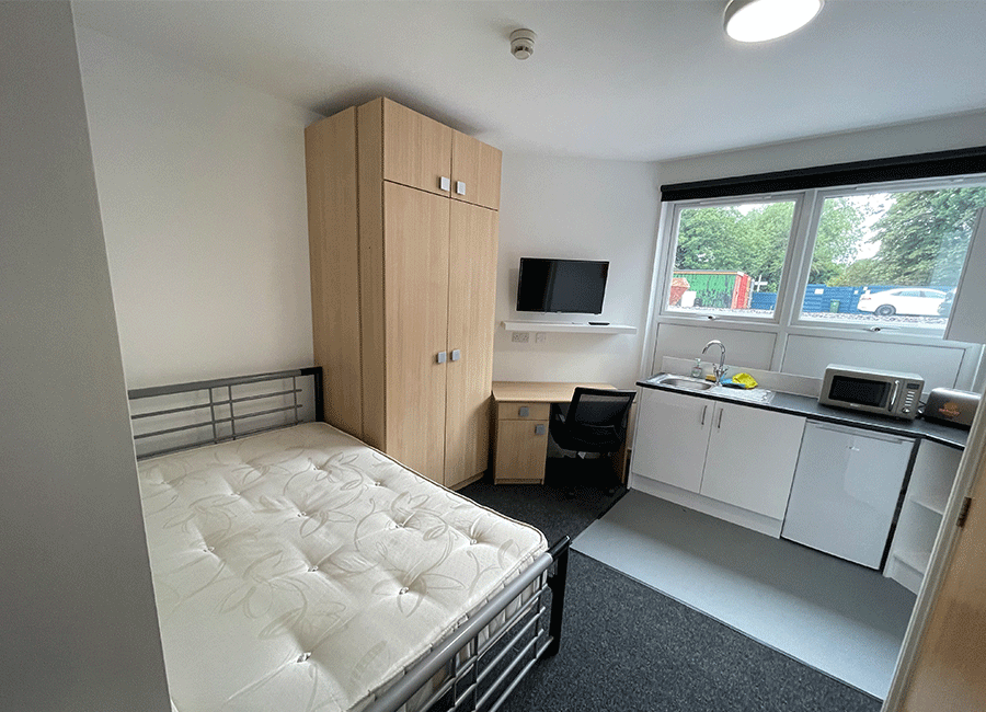 Loughborough Student Accommodation: Forest Rise: Studios (Basement) Large double bed