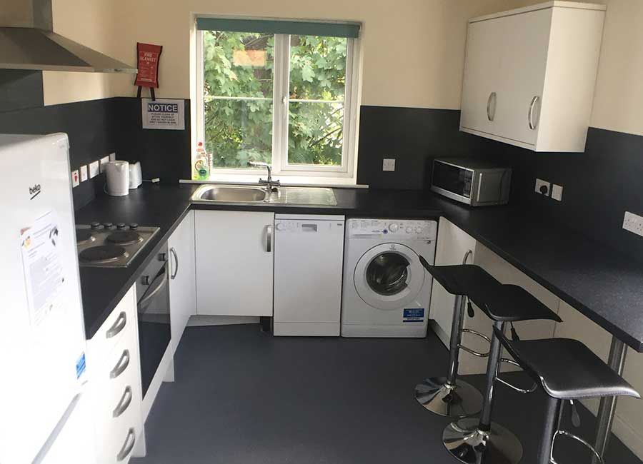 Radmoor House Loughborough Student Accommodation Superior Ensuite with large kitchen area, washing machine
