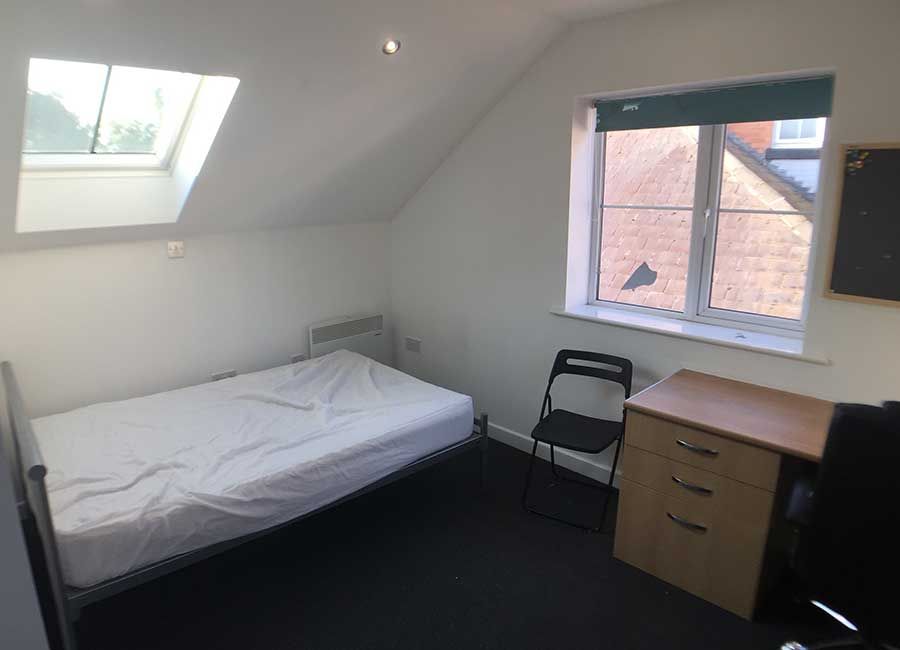 Radmoor House Leicester Student Accommodation - Standard Studios - Large windows provide bright space