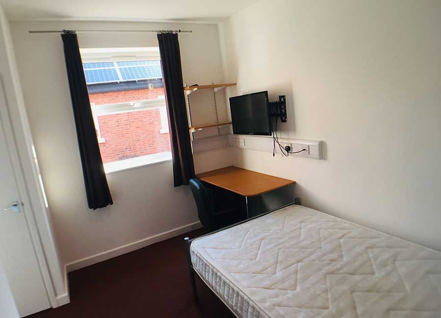 Radmoor House Leicester Student Accommodation - Standard Studios - Student study area