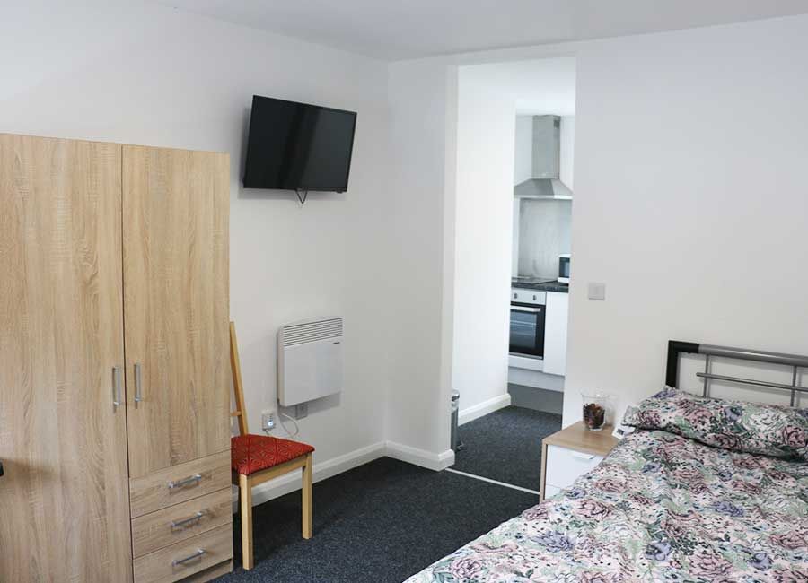 Loughborough Student Accommodation: Forest Rise: One Bed Flats - Large double bedroom with cupboards