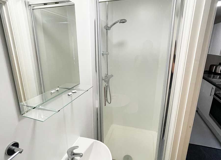 Loughborough Student Accommodation: Forest Rise: Standard Studios - Ensuite shower room and sink