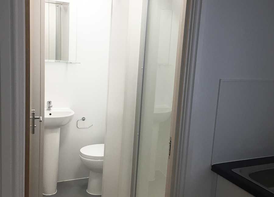 Loughborough Student Accommodation: Forest Rise: Standard Studios - Ensuite bathroom
