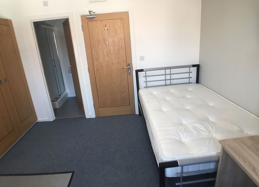 Renaissance House Loughborough Student Accommodation: Standard studio - Double bed with wardrobe and entrance