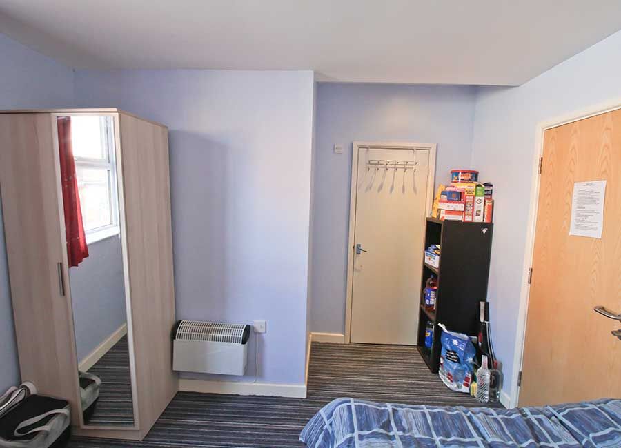 Radmoor House Leicester Student Accommodation - Standard Studios - Open area with cupboard and entrance