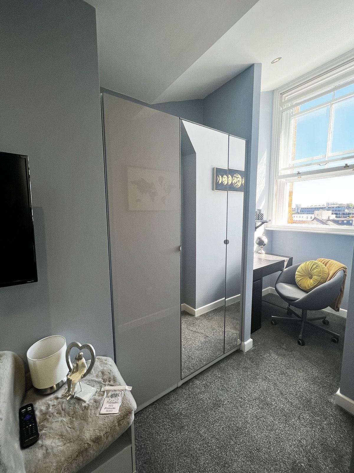 Leicester student accommodation lounge with pool table