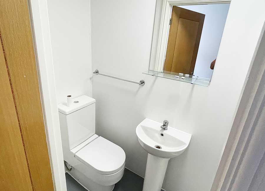 Loughborough Student Accommodation: Forest Rise: Standard Studios - Ensuite bathroom