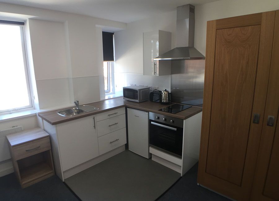Renaissance House Loughborough Student Accommodation: Standard studio - Fully fitted kitchen with oven and sink