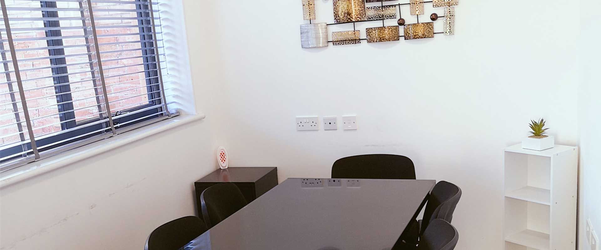 Forest Court Loughborough Accommodation - Revise in our study room with course friends