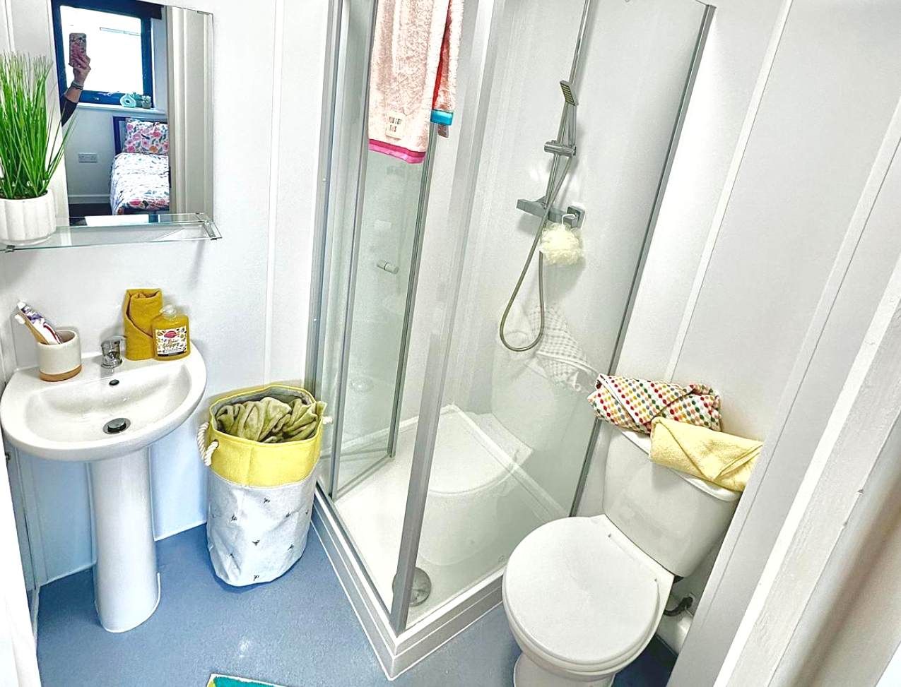 Forest Court Loughborough student accommodation: Superior Ensuite large ensuite with spacious area