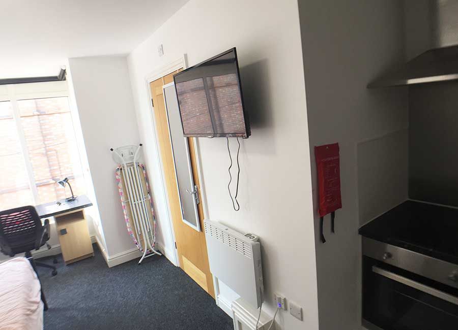 Loughborough Student Accommodation: Forest Rise: Superior Studios - TV and ststorage cupboards