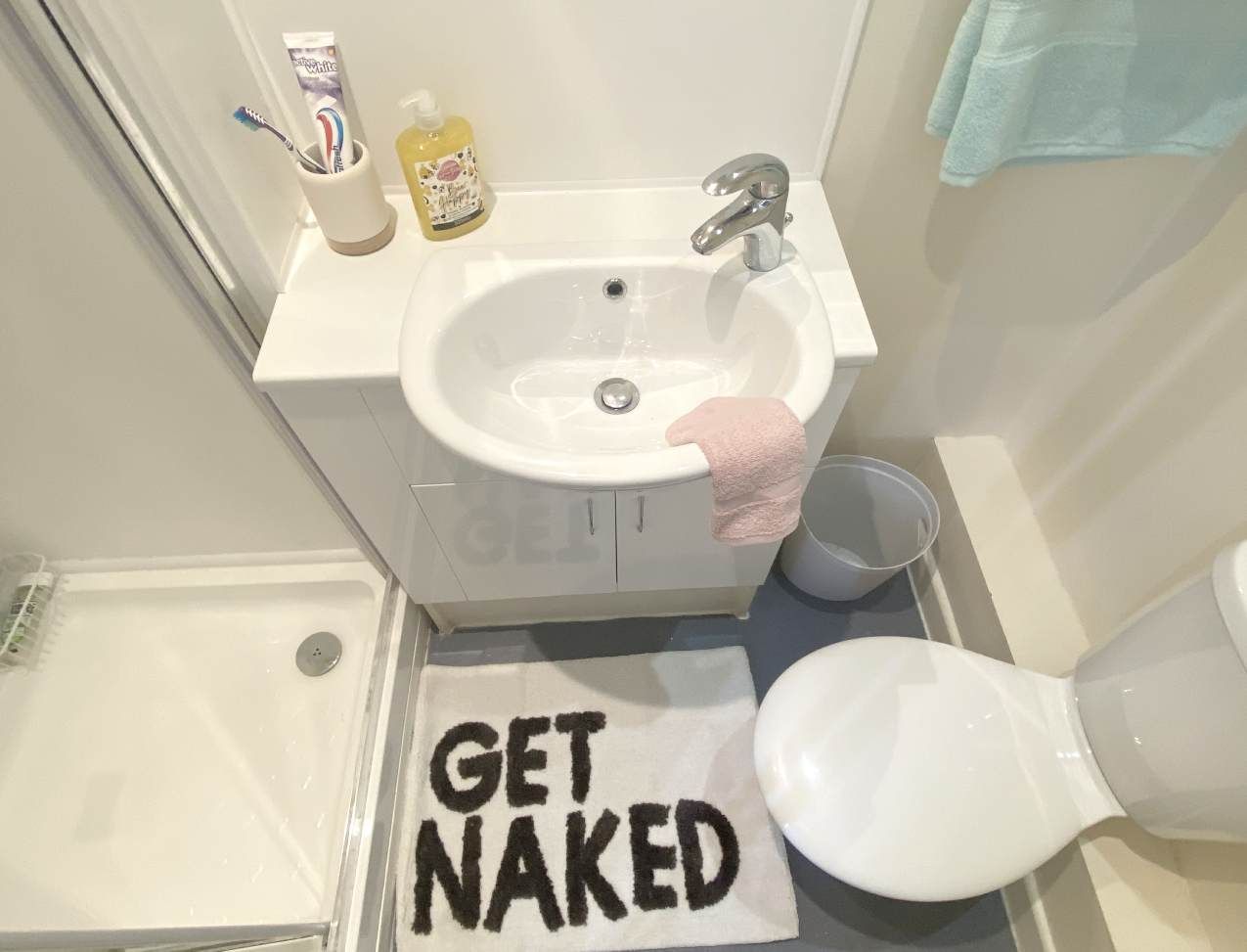 Radmoor House Loughborough Student Accommodation Superior Ensuite with shower, sink and toilet