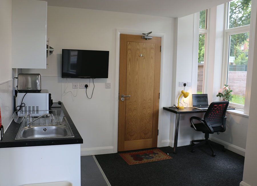Regent Road Leicester Student Accommodation: Standard Studio - Study area and breakfast table