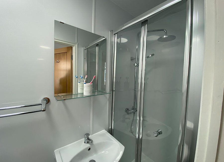 Salisbury Road Leicester Student Accommodation - LArge shower