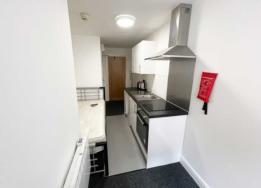Loughborough Student Accommodation: Forest Rise: Standard Studios - Large kitchen and cooking facilities