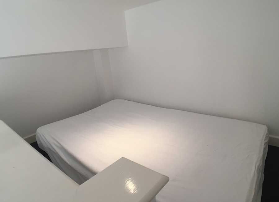 Radmoor House Leicester Student Accommodation - Standard Studios - Large bed area