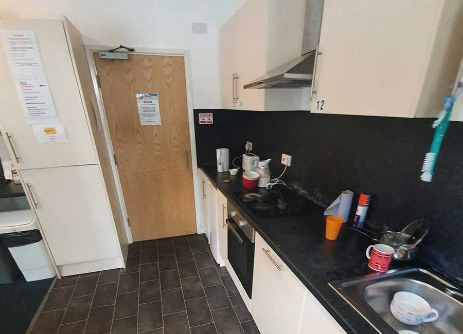 Radmoor House Leicester Student Accommodation - Standard Studios - Kitche for alls tudents to share