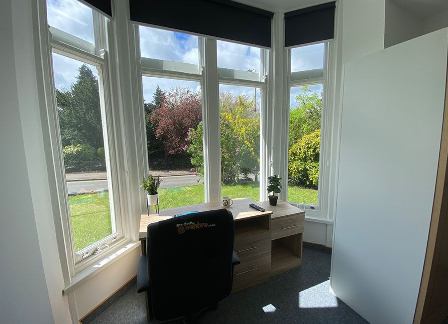 Salisbury Road Leicester Student Accommodation - Bay windows with desk looking out