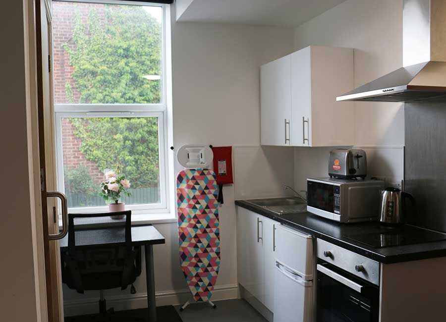 Loughborough Student Accommodation: Forest Rise: Standard Studios - Lovely kitchen and bright room