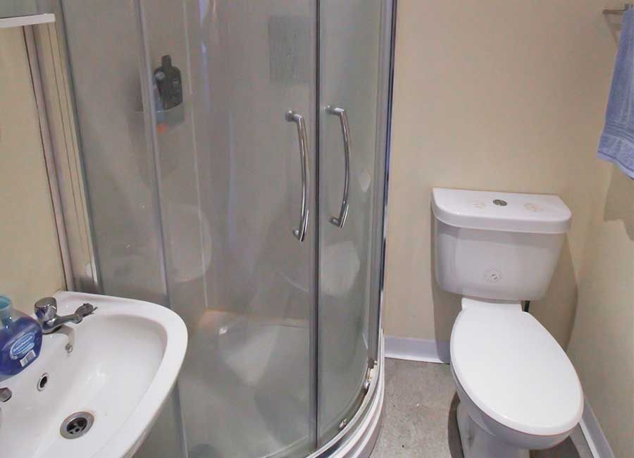 Radmoor House Leicester Student Accommodation - Standard Studios - Ensuite with sink, toilet, shower