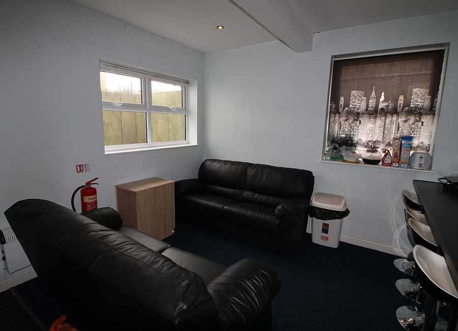 Radmoor House Leicester Student Accommodation - Standard Studios - Shared seating area for Leicester students