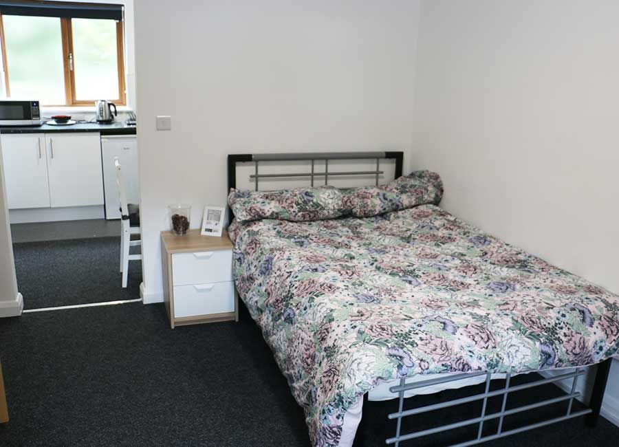 Loughborough Student Accommodation: Forest Rise: One Bed Flats - Double in separate room