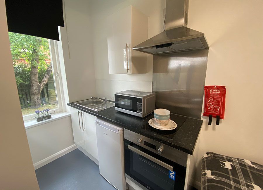 Regent Road Leicester Student Accommodation: Standard Studio - Fitted kitchen with microwave , oven and fridge