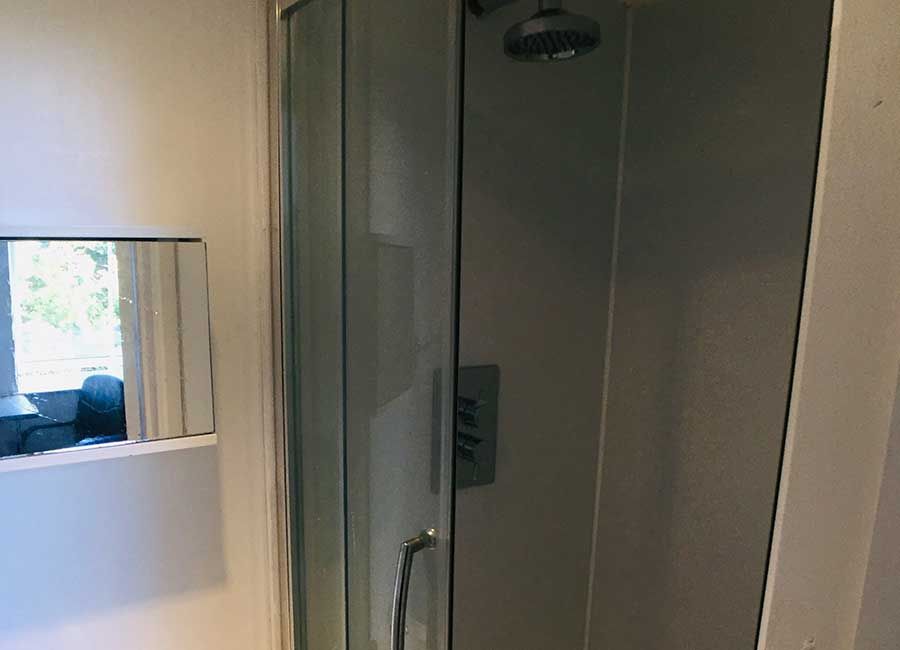 Radmoor House Leicester Student Accommodation - Standard Studios - Shower room