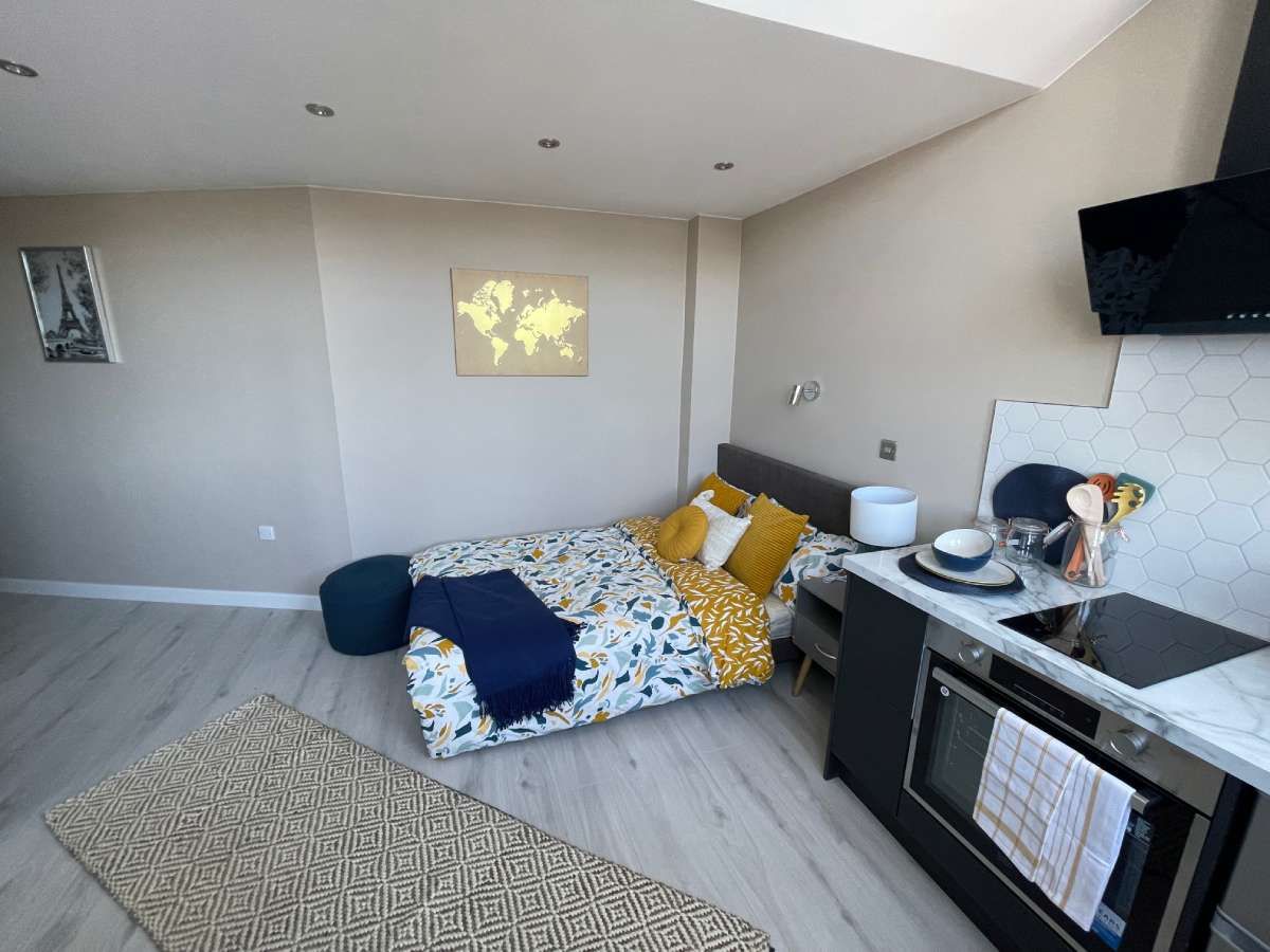 Student Studio one bedroom flat open plan