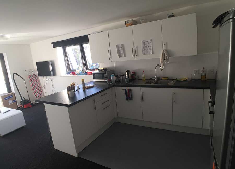 Forest Court: Ensuite Rooms Platinum - Large fully fiited share kitchen