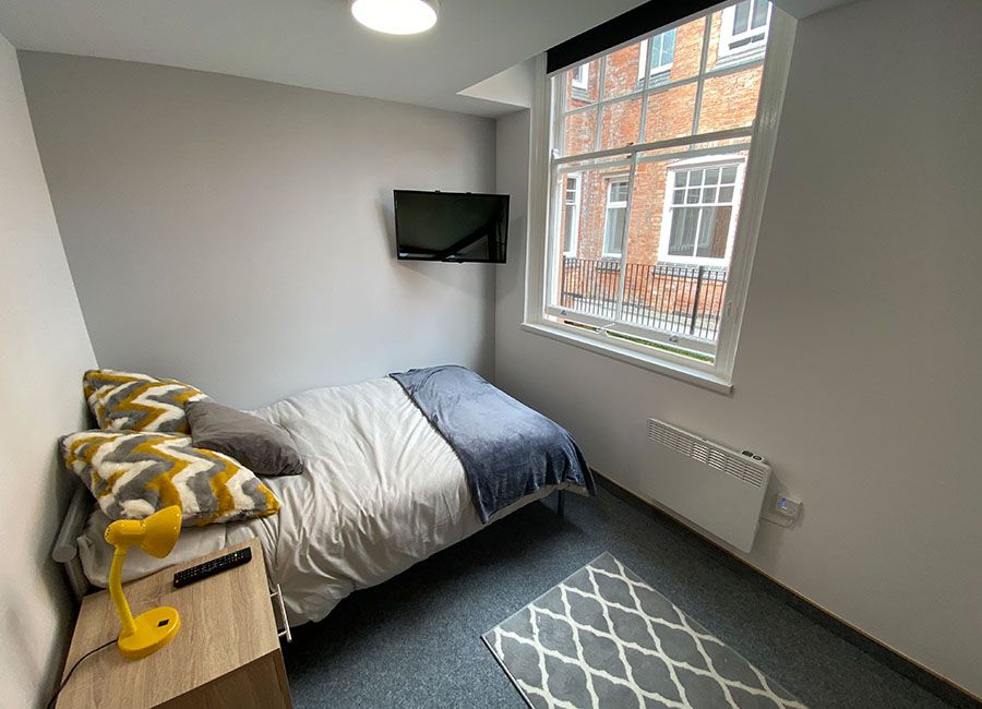 Salisbury Road Leicester Student Accommodation - Double bed and large screen TV