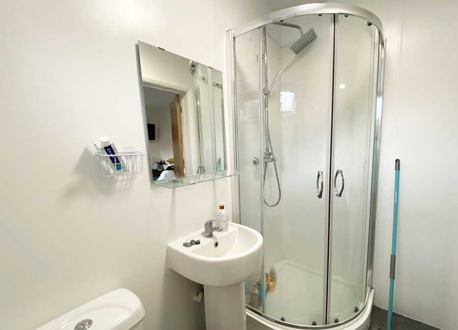 Loughborough Student Accommodation: Forest Rise: Superior Studios - Ensuite with shower and toilet