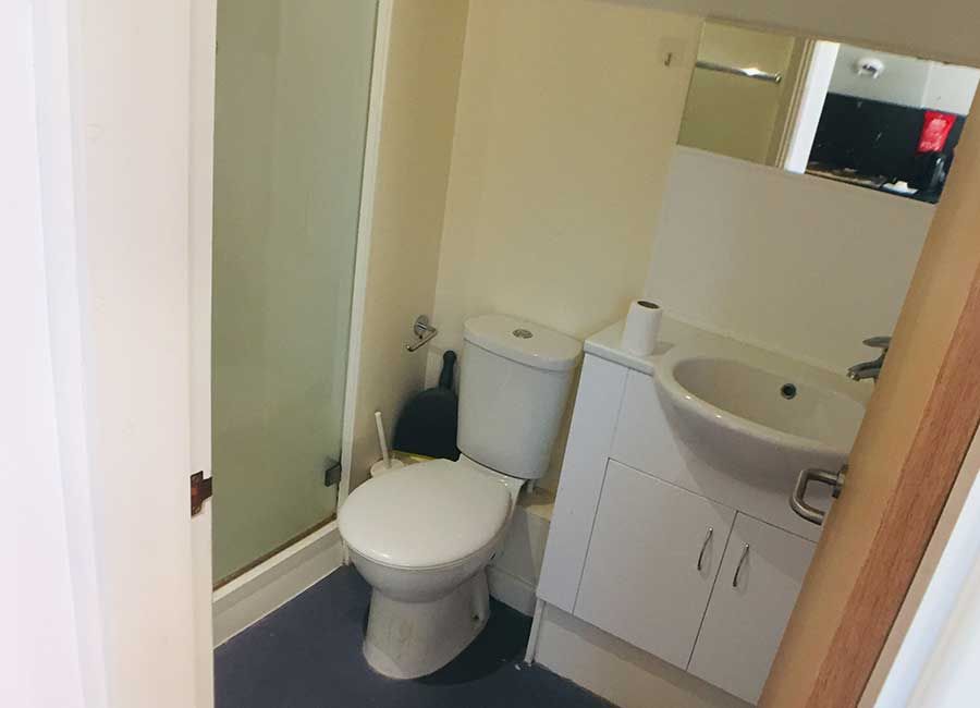 Radmoor House Leicester Student Accommodation - Standard Studios - Ensuite with sink and toilet