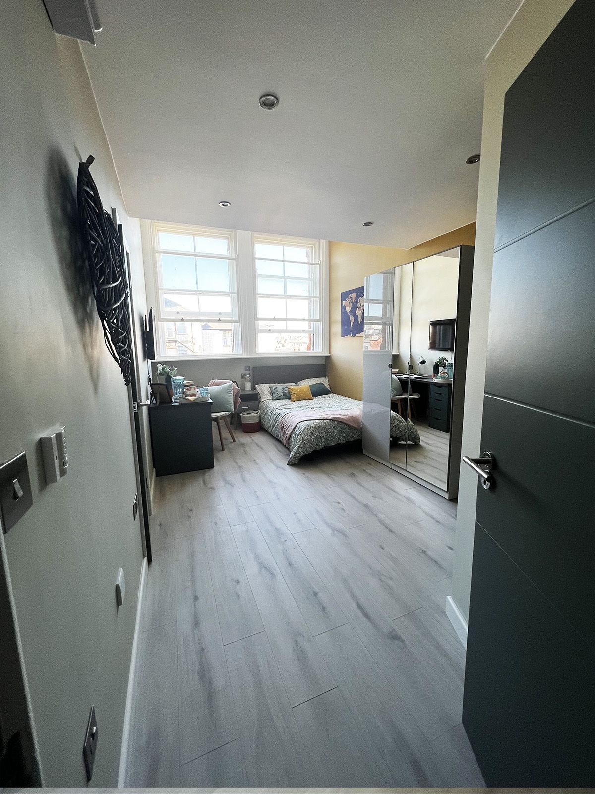 Private accommodation offers latg open space with modern layout