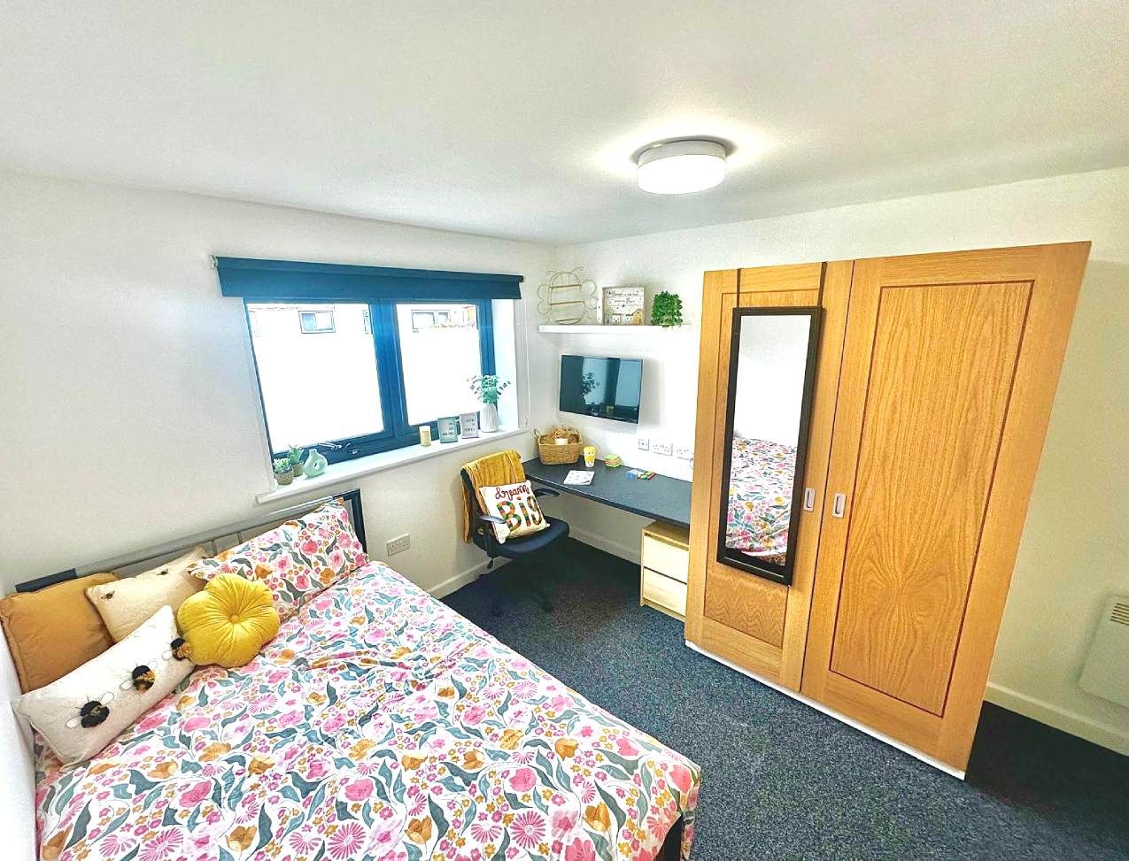 Forest Court Loughborough student accommodation: Superior Ensuite bright and light open room