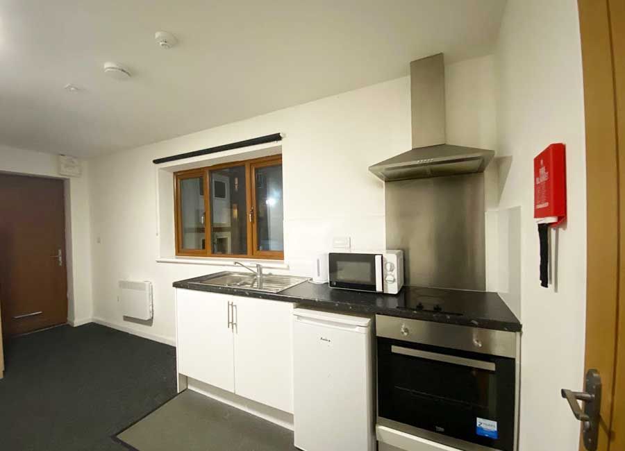 Loughborough Student Accommodation: Forest Rise: Superior Studios - Fully fitted kitchen for student cooking