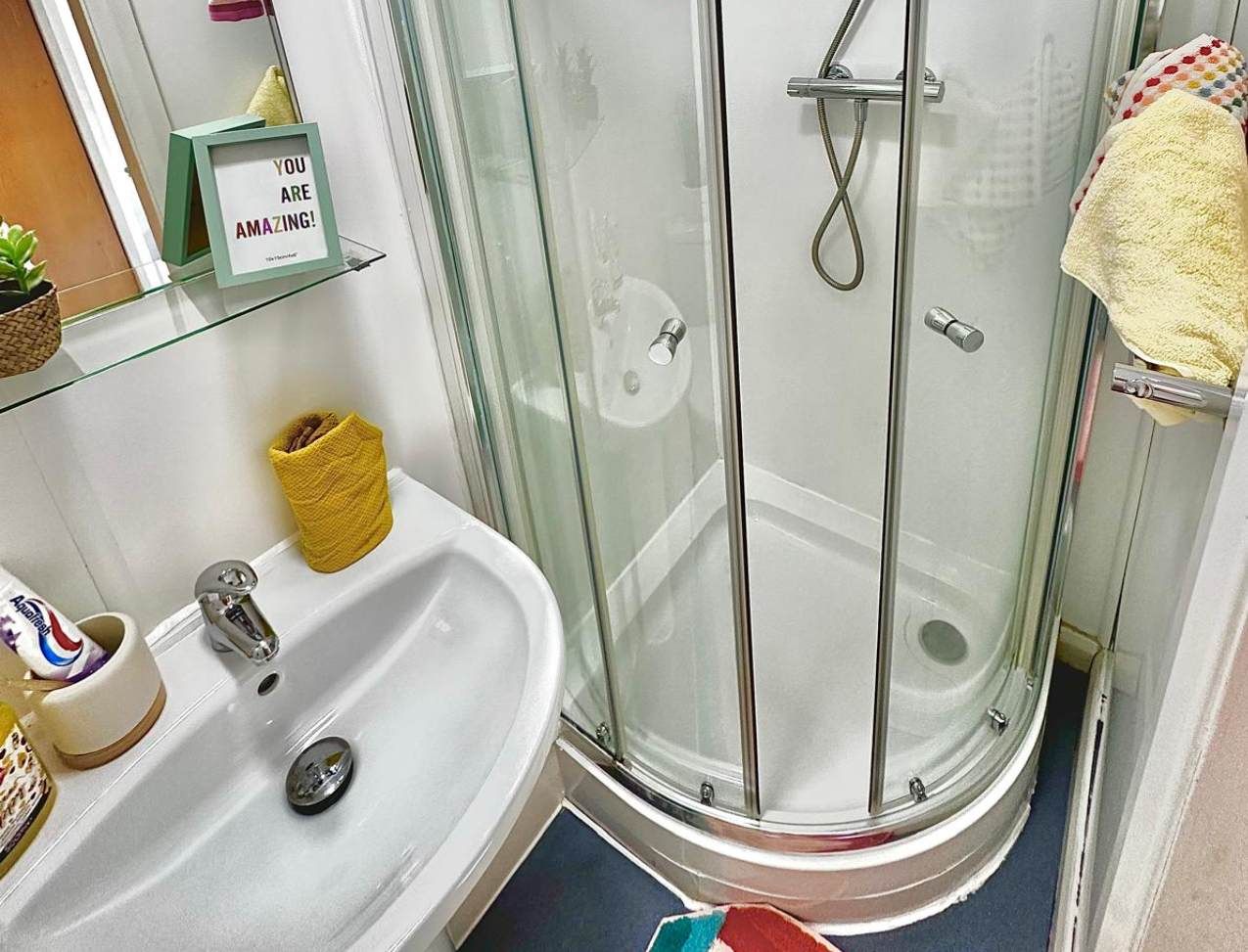 Forest Court Loughborough Student Accommodation Gold Ensuite with shower and sink