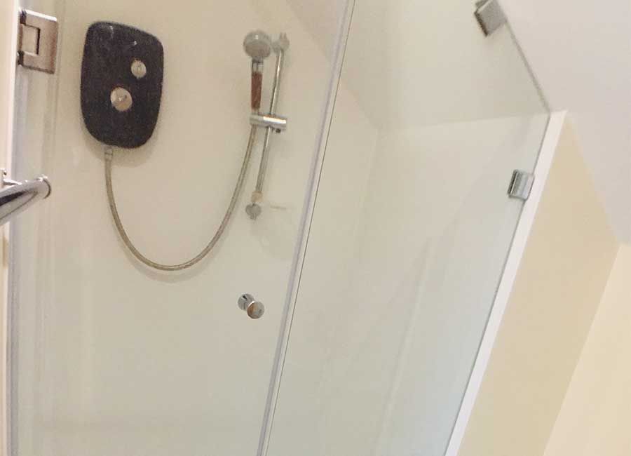 Radmoor House Leicester Student Accommodation - Standard Studios - Ensuite with modern shower