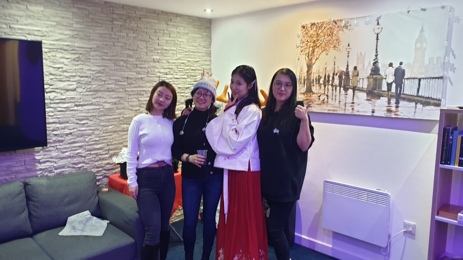 Leicester Student Beehive Xmas Party - Main Tv Room