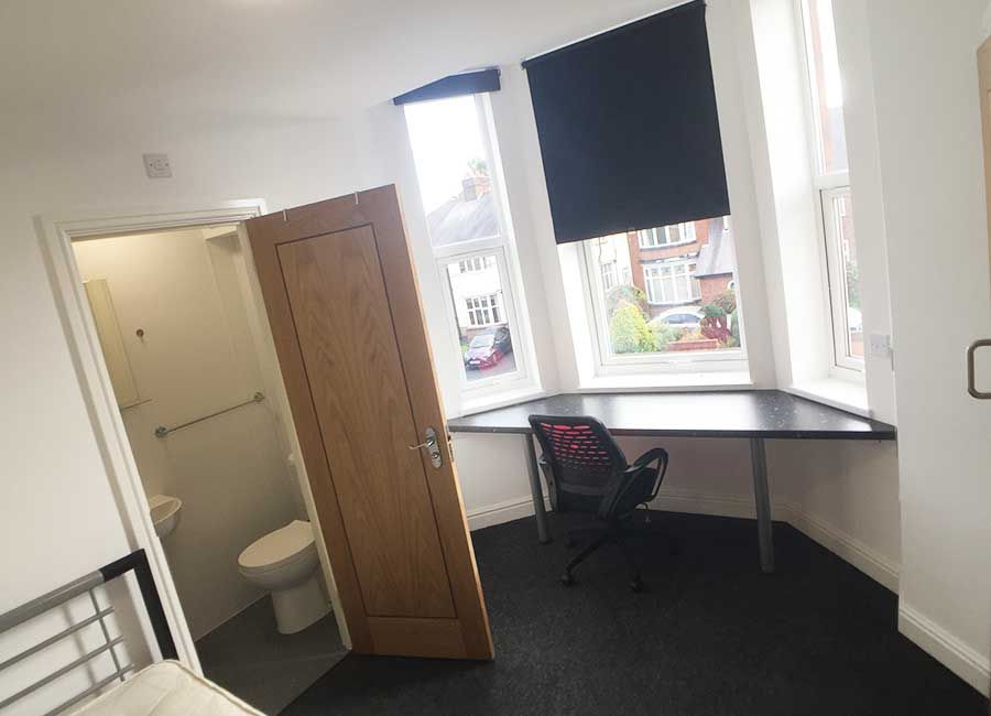 Loughborough Student Accommodation: Forest Rise: One Bed Flats - Large study area and large windows